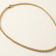 Fine Cable Chain, classic polished cable links in yellow gold, detail view.